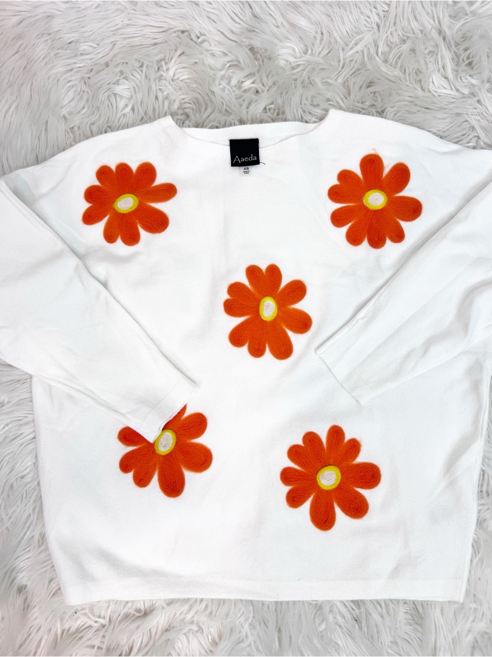 AAEDA WHITE 3/4 SLEEVE SWEATER ORANGE FLOWER DESIGN WOMENS SZ XS NWOT